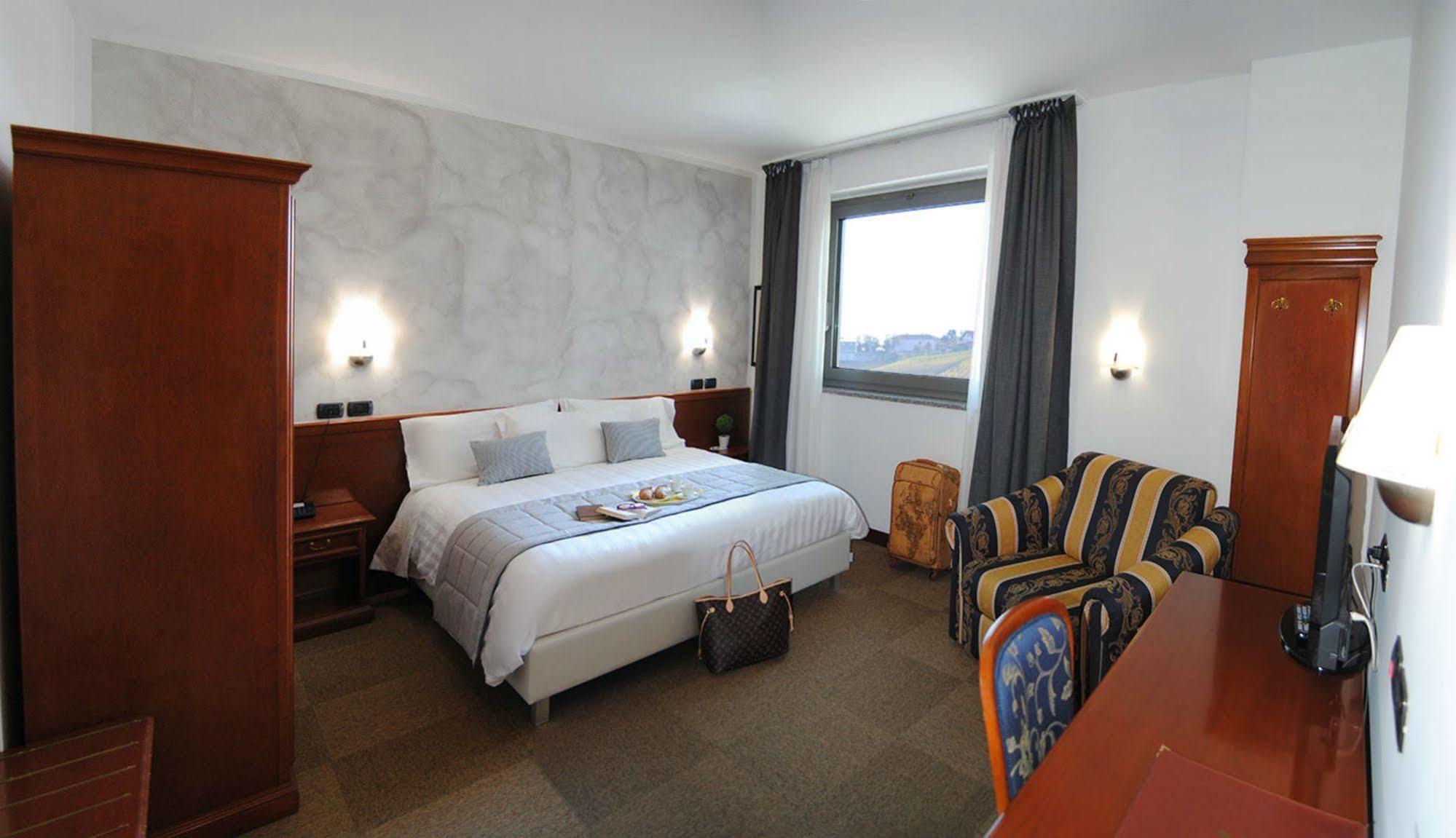 Hotel Medea (Adults Only) Alba  Exterior foto